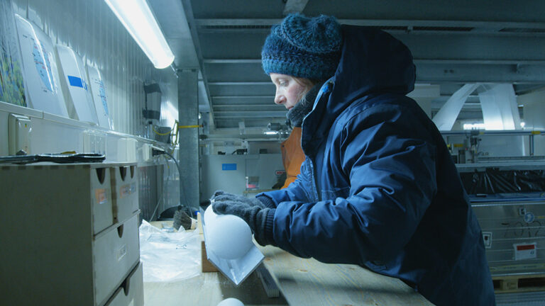 DGDW_STILLS_MARIA_EISLABOR_05 Kopie