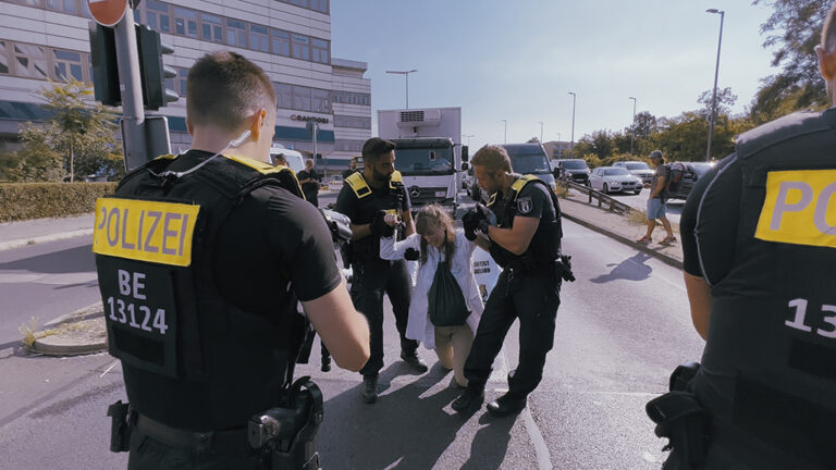DGDW_STILLS_NANA_AKTION_10 Kopie